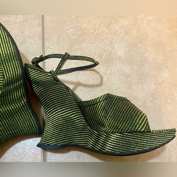 PRADA RARE VINTAGE 00 PRADA GREEN ILLUSION PRINT OPEN TOE WEDGE MULES sz 39 NWOT - Picture 9 of 12